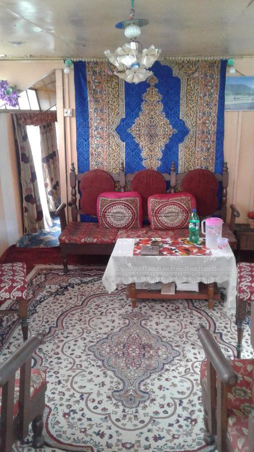 Houseboat Dunhill Bed & Breakfast Srinagar  Exterior photo